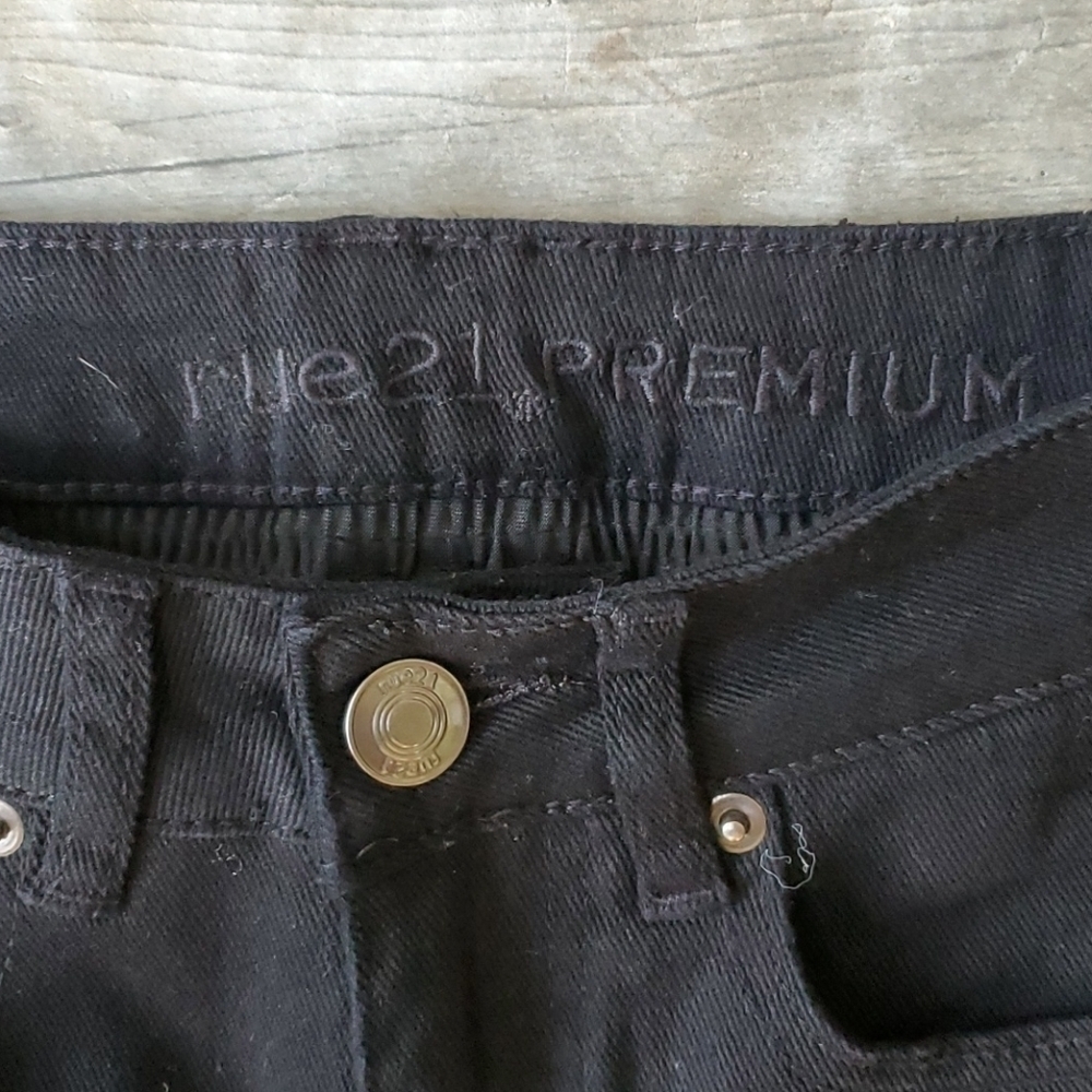 Rue 21 Black Distressed Bermuda Jean Shorts Sz 26 - Picture 4 of 6